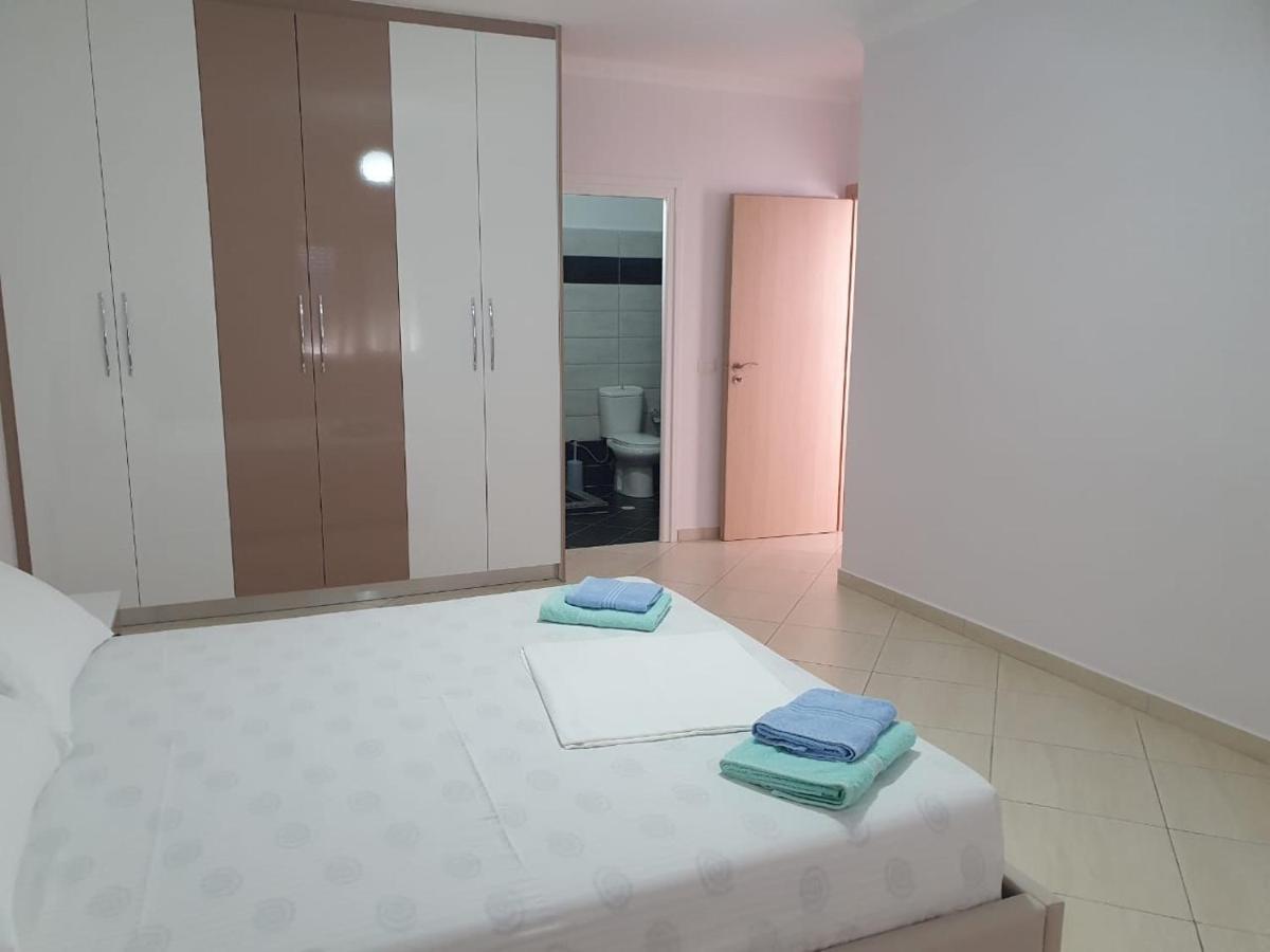 Xhulio Apartments Саранда Екстер'єр фото