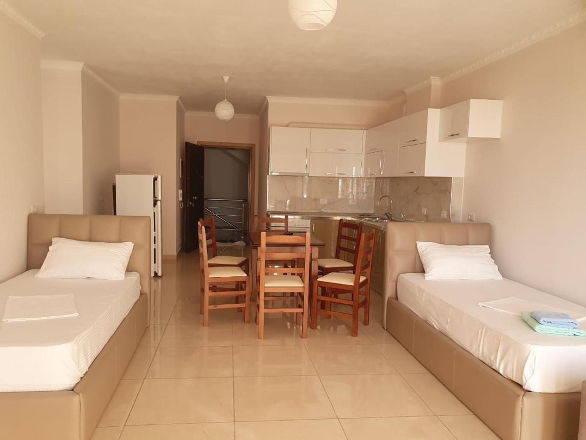 Xhulio Apartments Саранда Екстер'єр фото