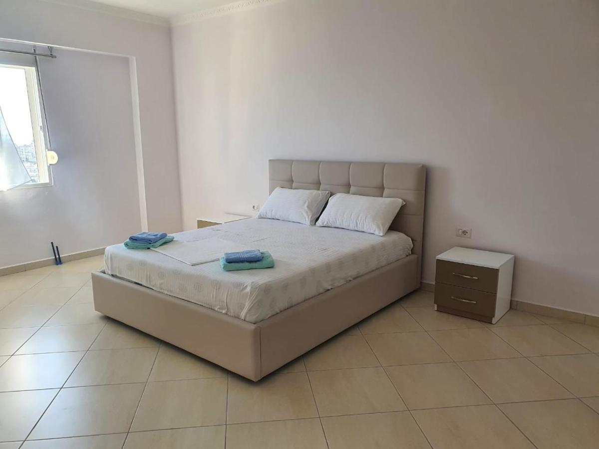 Xhulio Apartments Саранда Екстер'єр фото