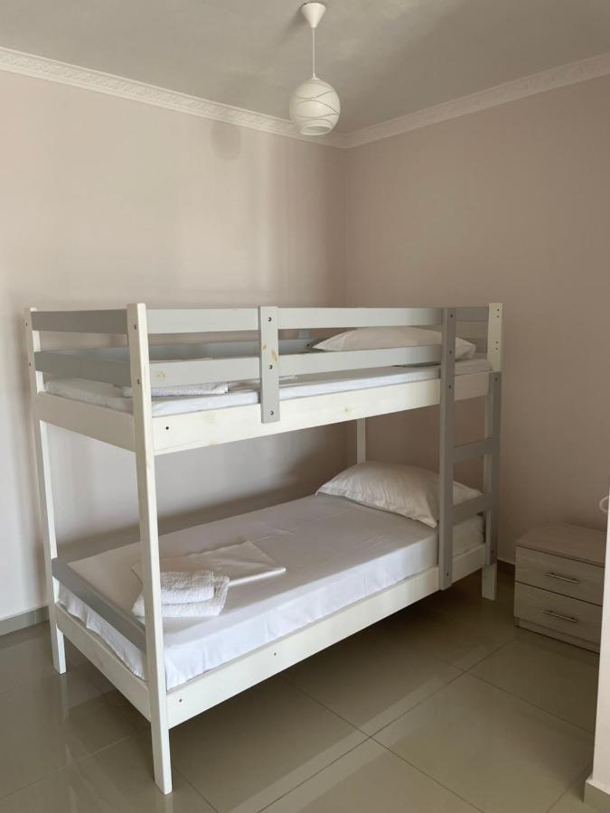 Xhulio Apartments Саранда Екстер'єр фото