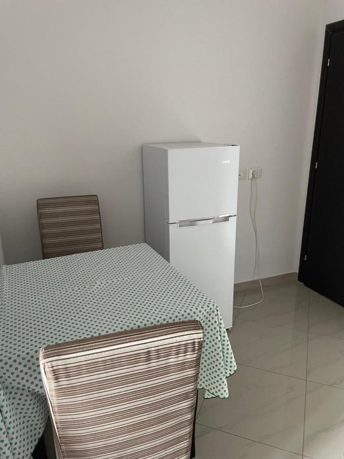 Xhulio Apartments Саранда Екстер'єр фото