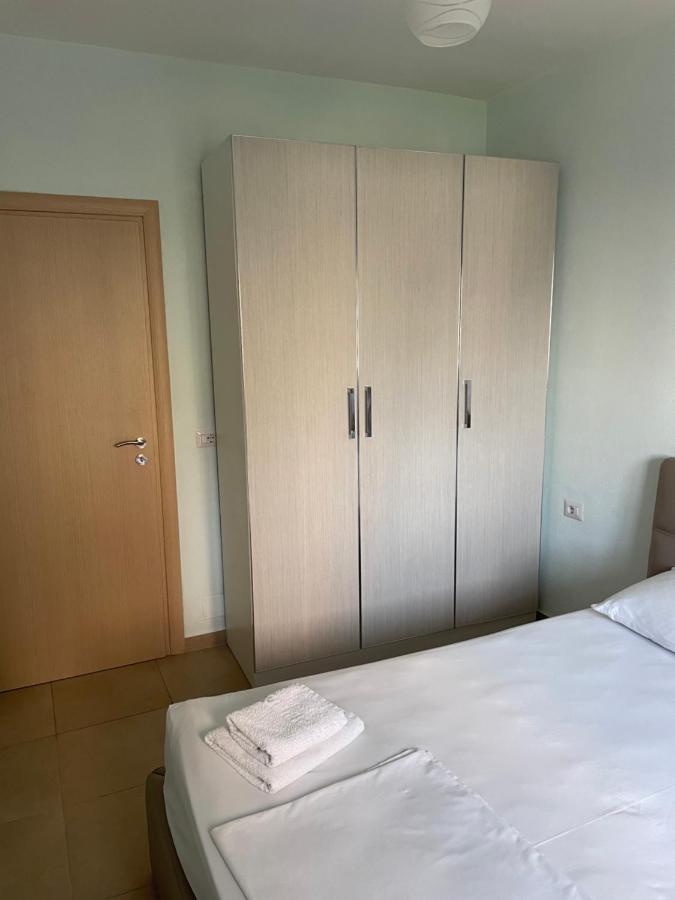 Xhulio Apartments Саранда Екстер'єр фото