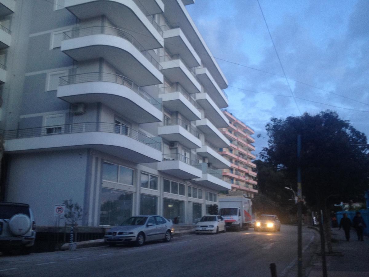 Xhulio Apartments Саранда Екстер'єр фото