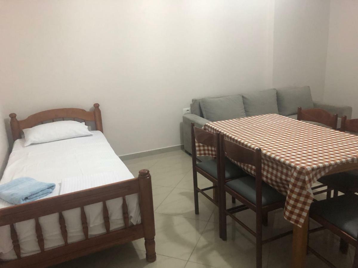 Xhulio Apartments Саранда Екстер'єр фото