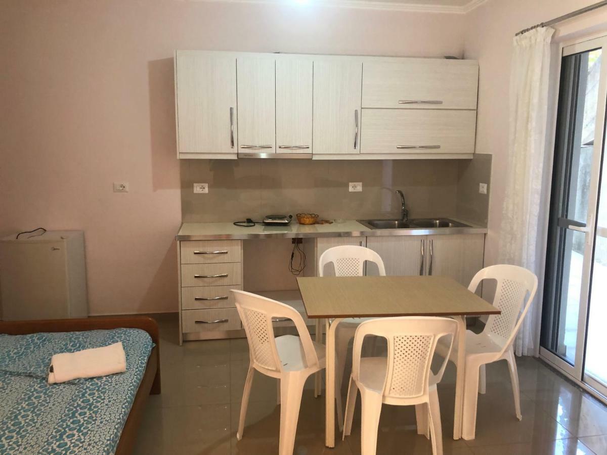 Xhulio Apartments Саранда Екстер'єр фото